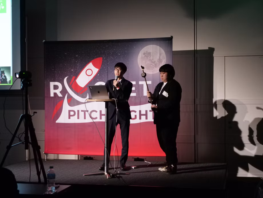 ROCKET PITCH NIGHT FESTIVAL での登壇の様子